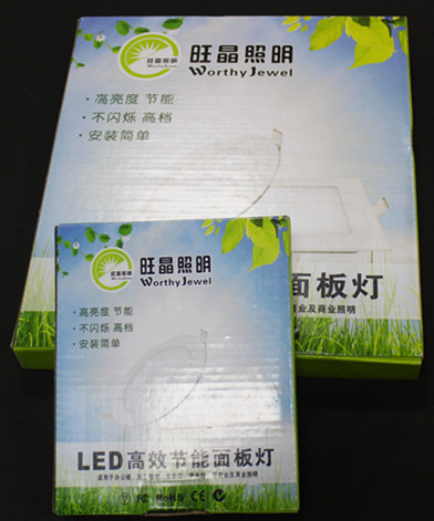 �������b